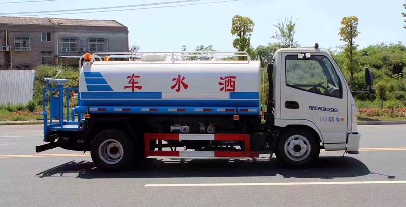 凱馬5噸綠化灑水車廠家價(jià)格5