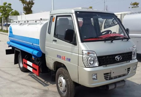 3噸時(shí)風(fēng)風(fēng)菱灑水車圖片 3噸時(shí)風(fēng)風(fēng)菱灑水車圖片