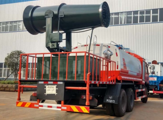 多功能灑水車有哪些_東風后雙橋20方農藥噴灑車2