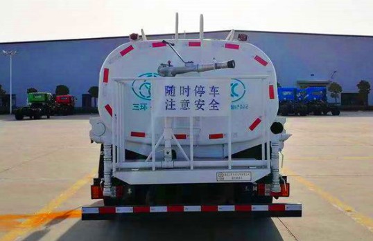 5方灑水車圖片_三環(huán)創(chuàng)客5噸綠化灑水車廠家價格4
