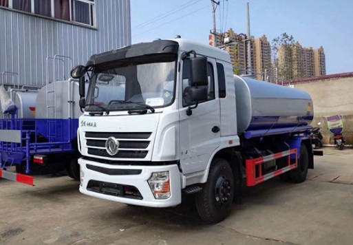 東風(fēng)新款專(zhuān)底12噸灑水車(chē)圖片 東風(fēng)新款專(zhuān)底12噸灑水車(chē)圖片