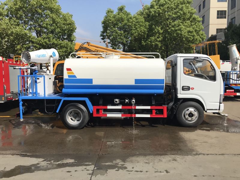 5方可以上藍牌的灑水車 5方可以上藍牌的灑水車