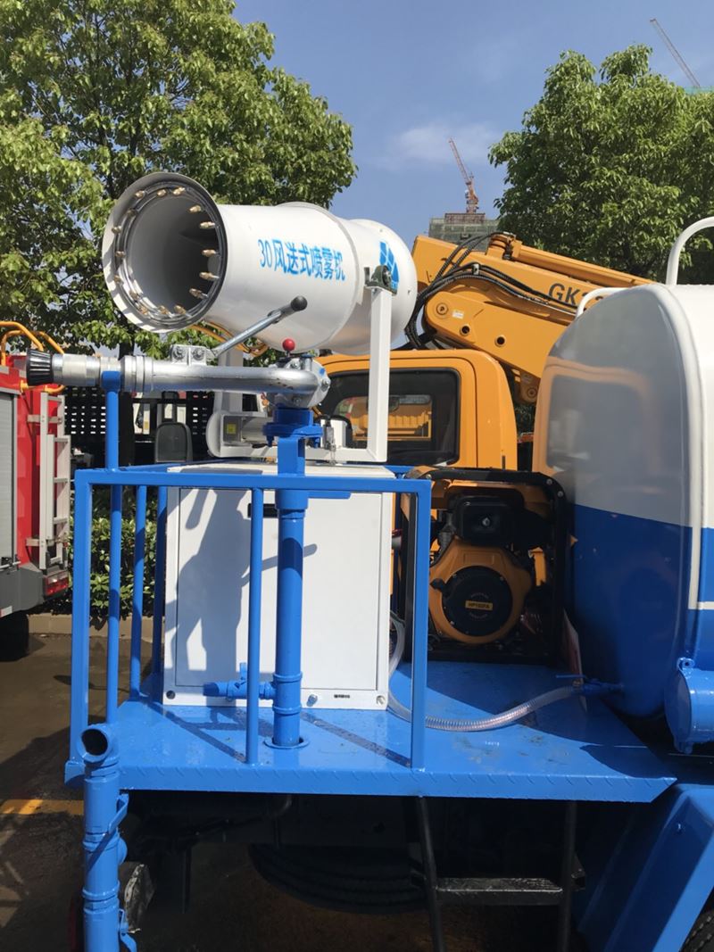 5方可以上藍牌的灑水車 5方可以上藍牌的灑水車