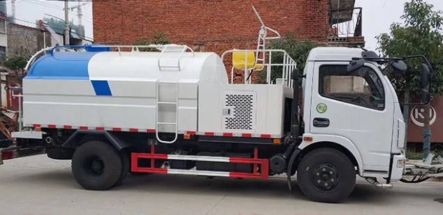 公路灑水車_東風多利卡3800軸距路面清洗車2