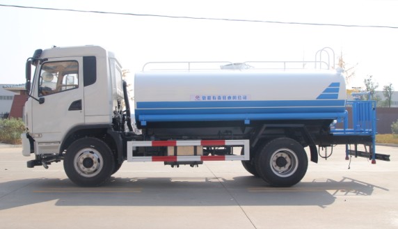 大運風度灑水車高清圖片 大運風度灑水車高清圖片