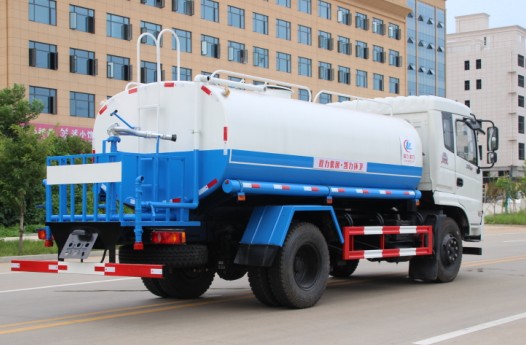 東風御虎12噸灑水車高清圖片 東風御虎12噸灑水車高清圖片