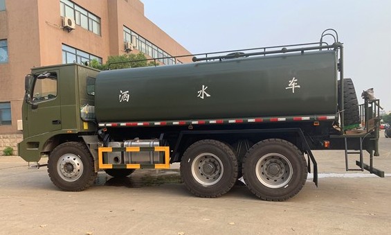重汽軍用|礦用四驅灑水車圖片 重汽軍用|礦用四驅灑水車圖片