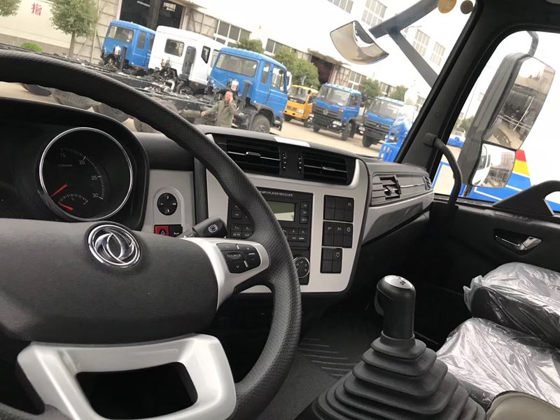 國六東風(fēng)天錦霧炮抑塵車駕駛室儀表臺圖片 國六東風(fēng)天錦霧炮抑塵車駕駛室儀表臺圖片