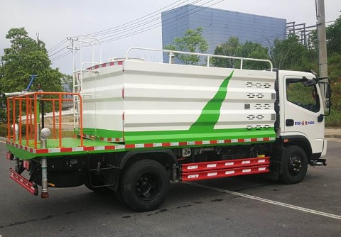 藍(lán)牌灑水車哪個(gè)牌子好_國六7方時(shí)風(fēng)風(fēng)馳藍(lán)牌綠化灑水車廠家價(jià)格4