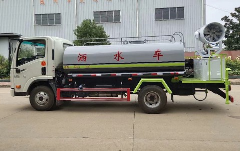 5噸灑水車多重_國(guó)六5方大運(yùn)黃牌綠化灑水車廠家價(jià)格4