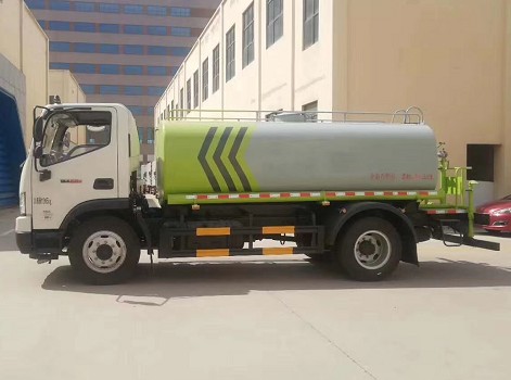 8噸灑水車廠家_國六8噸福田瑞沃ES3綠化灑水車廠家價(jià)格3