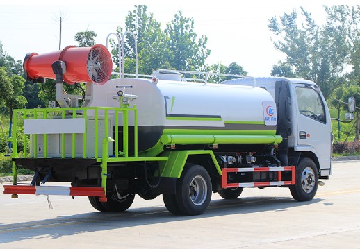 5噸灑水車型號及價格_國六5噸東風多利卡帶霧炮灑水車廠家價格4