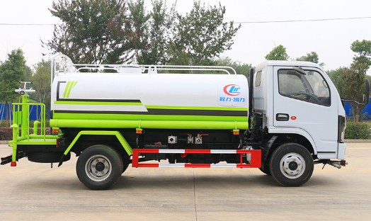 5噸灑水車參數_國六5噸東風小福瑞卡綠化灑水車廠家價格3