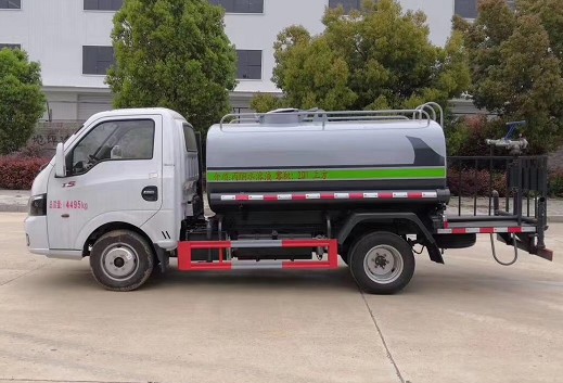 3噸灑水車價格_國六3方柴油東風途逸綠化灑水車廠家價格3