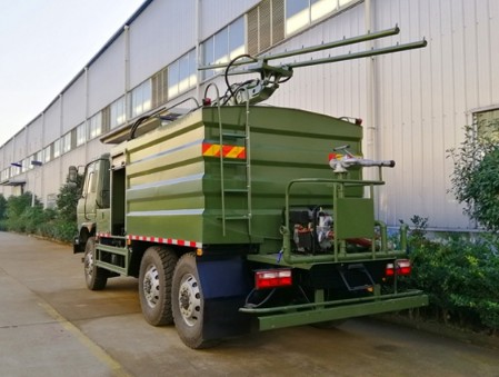 東風六驅(qū)光伏板清洗車,專業(yè)清洗太陽能板!2