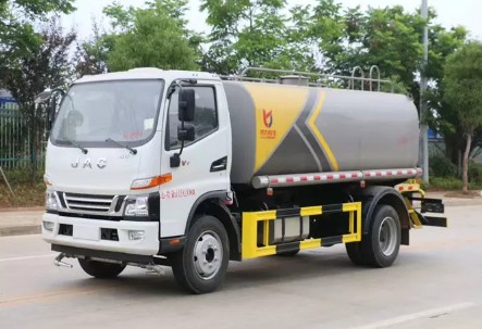 國(guó)六8-10噸江淮駿鈴灑水車圖片 國(guó)六8-10噸江淮駿鈴灑水車圖片