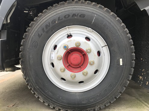 鋼圈上只有8顆螺絲,半軸上4顆螺絲 鋼圈上只有8顆螺絲,半軸上4顆螺絲