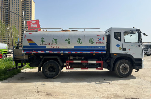 二手14方灑水車_二手14方東風(fēng)多利卡d9灑水車3