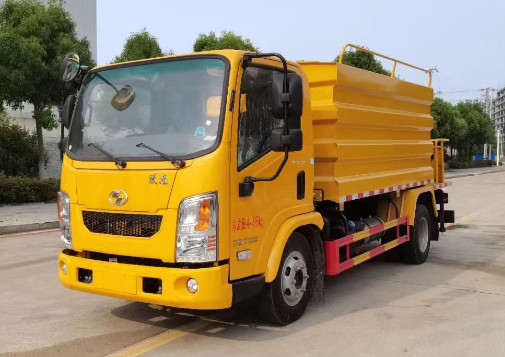 躍進開拓T100藍牌灑水車 躍進開拓T100藍牌灑水車