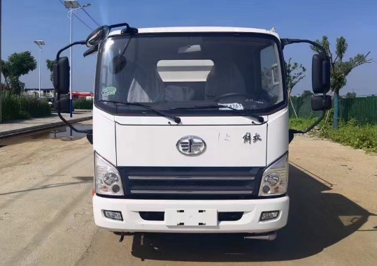 解放招財(cái)虎藍(lán)牌7方灑水車(chē)_同銳通牌CAA5042TDYC6型多功能抑塵車(chē)3